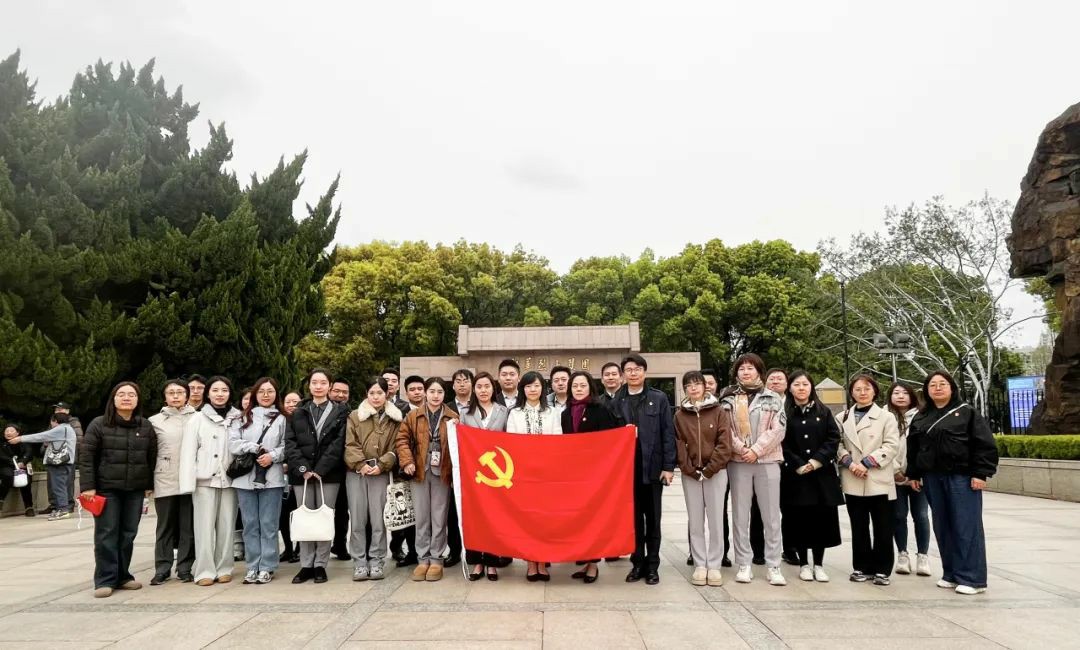  打卡龙华烈士陵园红色地标，用脚步丈量信仰，以初心重温誓言